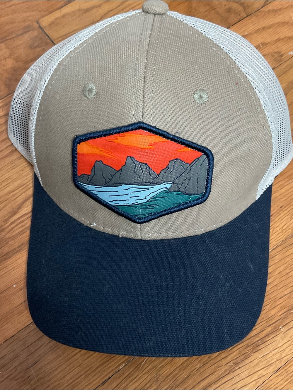 Mountain River Patch Hat, Outdoor Branded Cap, beige/white/navy w/ Mountain View